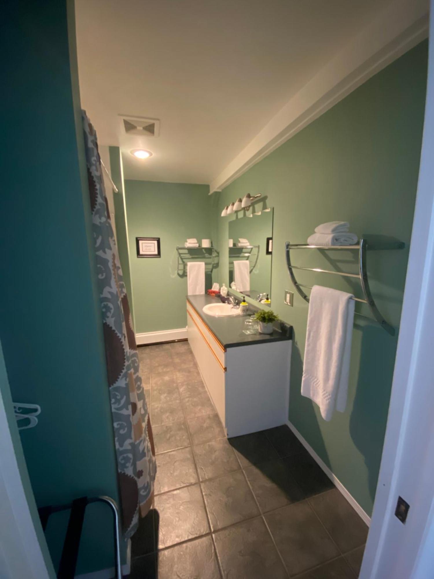 Rose Cottage Bed & Breakfast Вейлмаунт Экстерьер фото